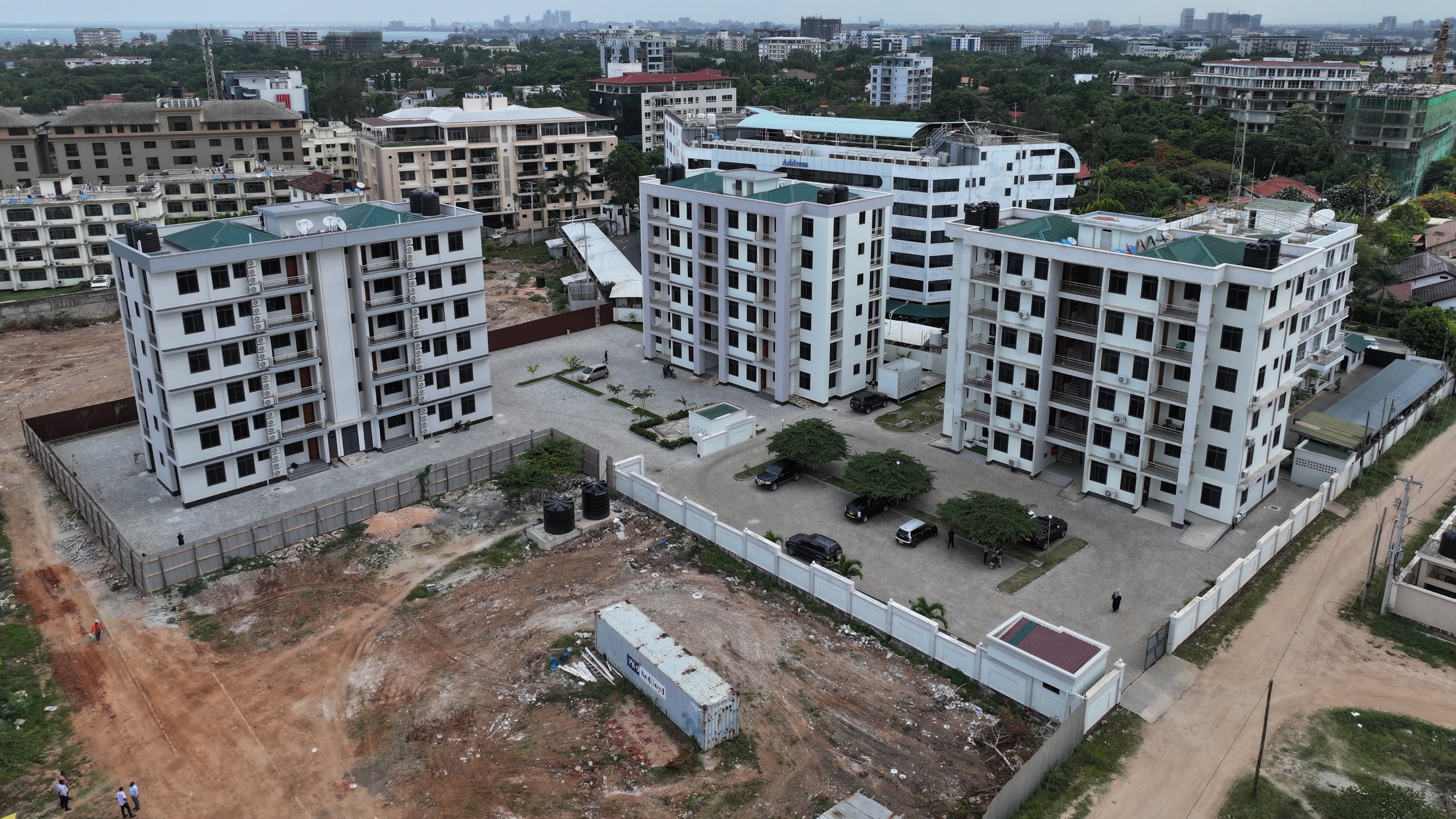 Ujenzi wa Nyumba za Makazi ya Watumishi wa Umma (Block 2 & 3) eneo la Canadian  Masaki Dar es Salaam.